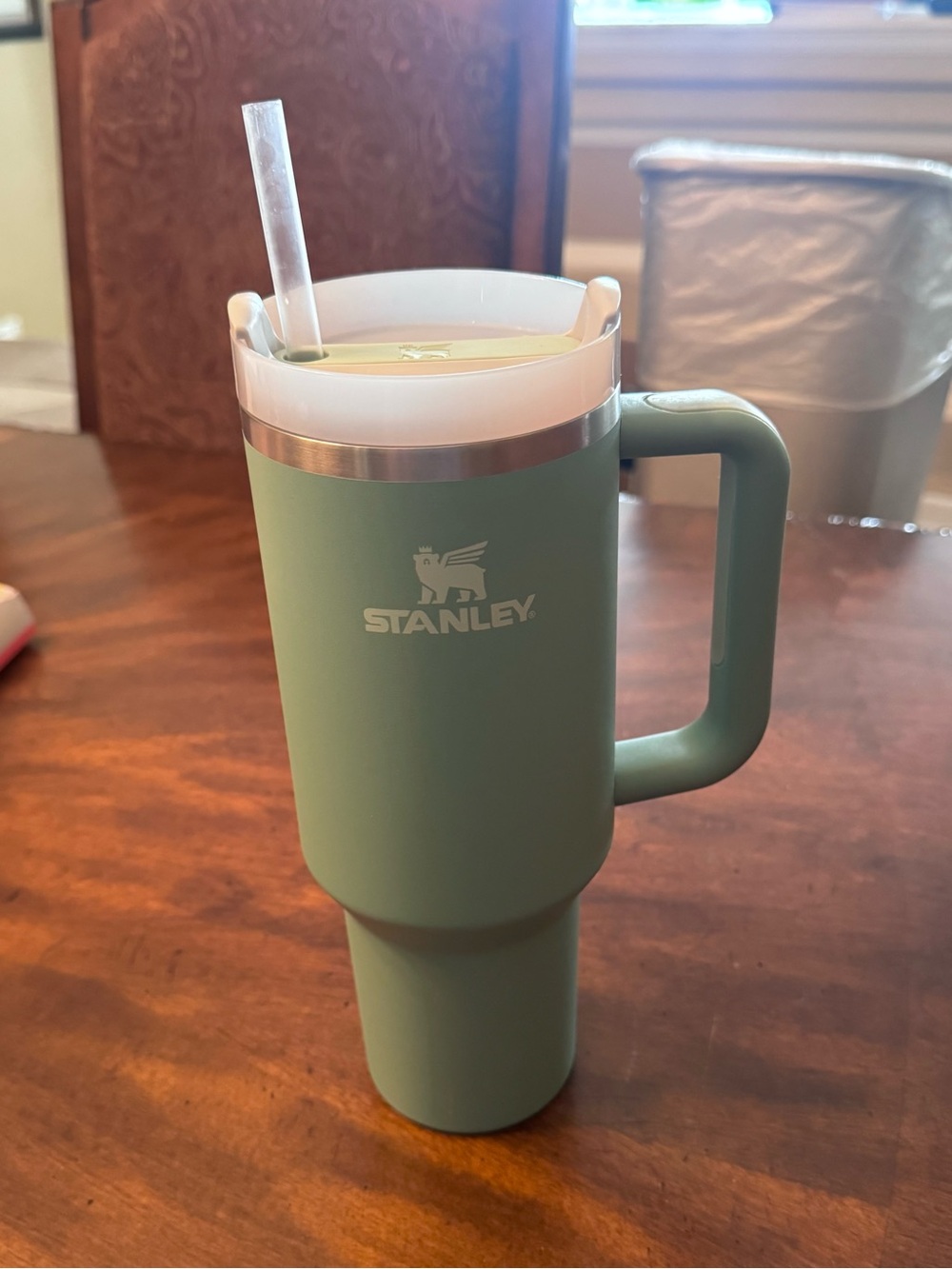 Stanley Adventure Quencher Travel Mug - Soft green matte